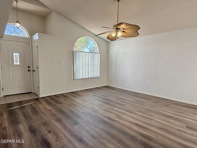 Building Photo - 12285 Tierra Plata Dr