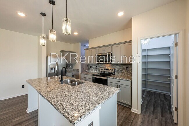 Building Photo - 126 Verona Dr NW