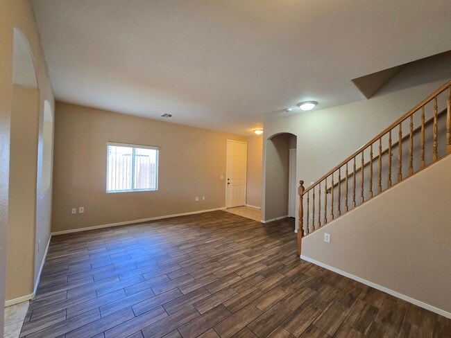 Building Photo - A Fabulous 3 Bedroom Townhouse close to NA...
