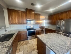 Building Photo - Rare Huge 5 Bedroom in Leander, TX