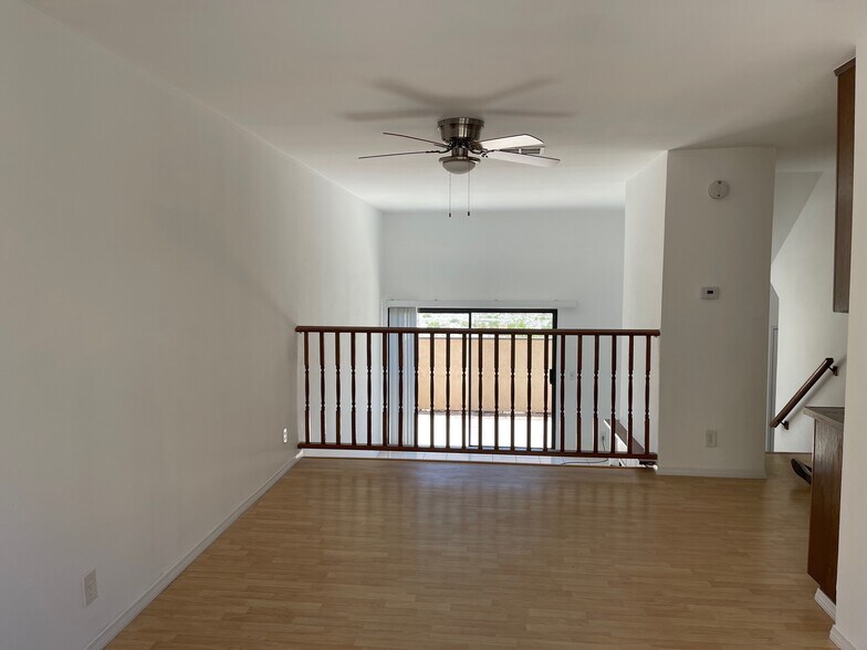 Dining room - 27607 Nugget Dr