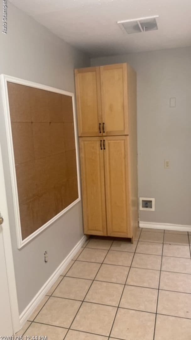 Building Photo - 3200 S Hills Ave