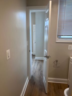 Building Photo - 8611 Flower Ave - Unit 1  - Sunny 2 Bed in Tacoma Park!  Pet’s Allowed! Parking!
