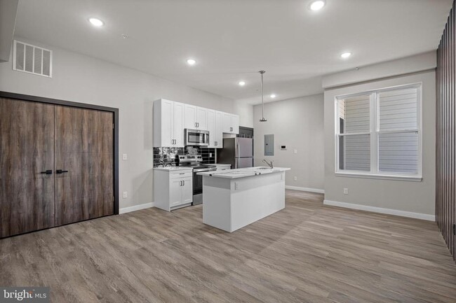 Building Photo - 405 N Simpson St