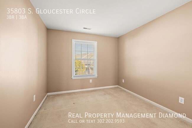 Building Photo - 35803 S Gloucester Cir