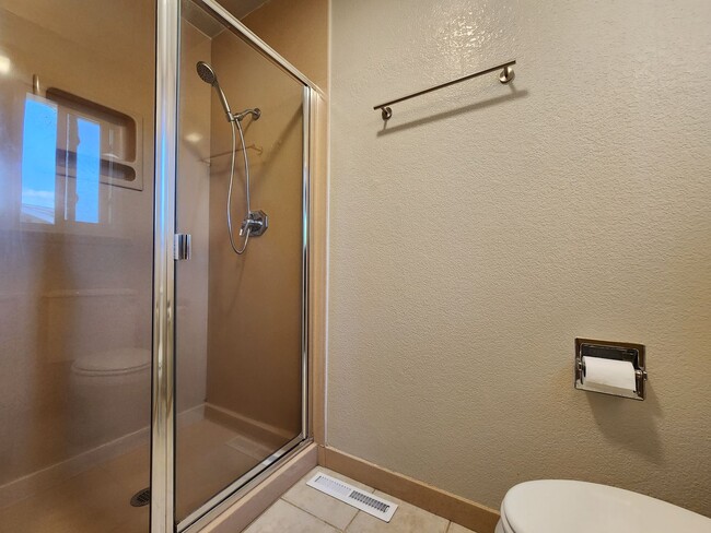 Building Photo - Lovely Bennett Valley Home in a Cul-De-Sac