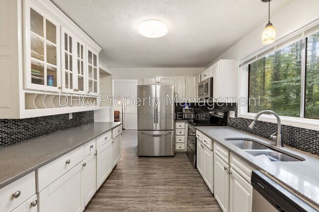 Building Photo - 652 Bantry Ln