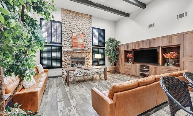 Building Photo - 555 E Silverado Ranch Blvd