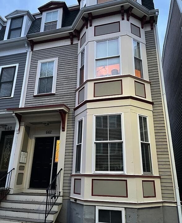 Primary Photo - 662 E 7th St