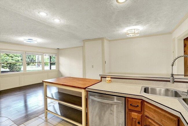 Building Photo - 11055 Ruckle St