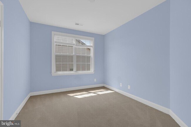 Building Photo - 42706 Chisholm Dr