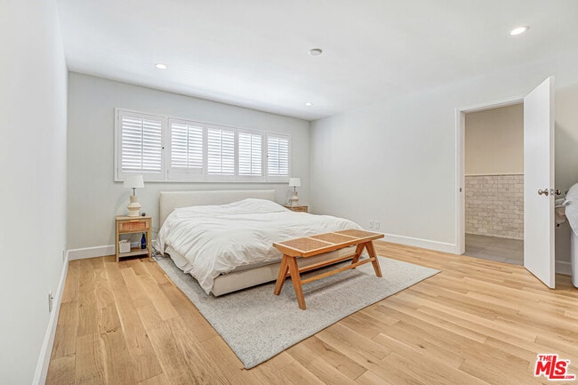 Building Photo - 339 N Oakhurst Dr