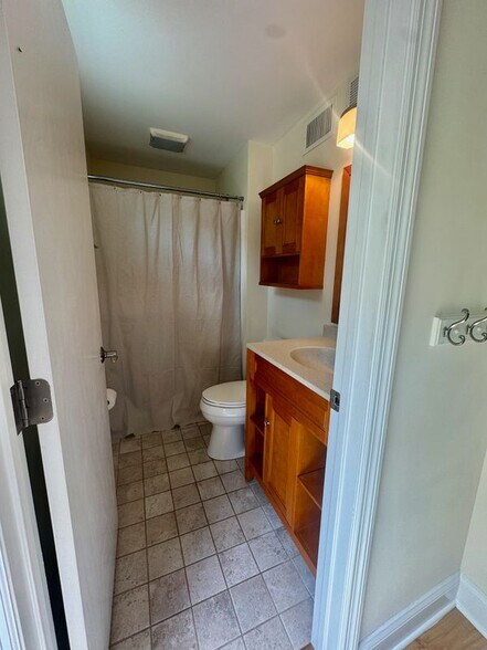 Building Photo - 221 13TH Ave