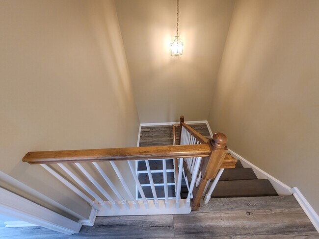 Building Photo - 83 Hunt Club Dr