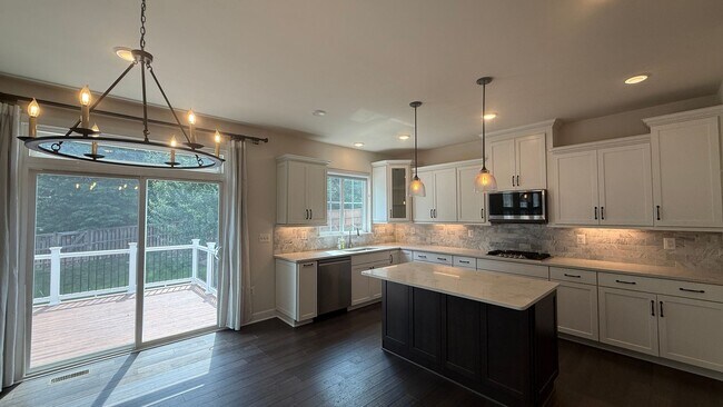 Building Photo - Craftsman-Style Home in Embrey Mill