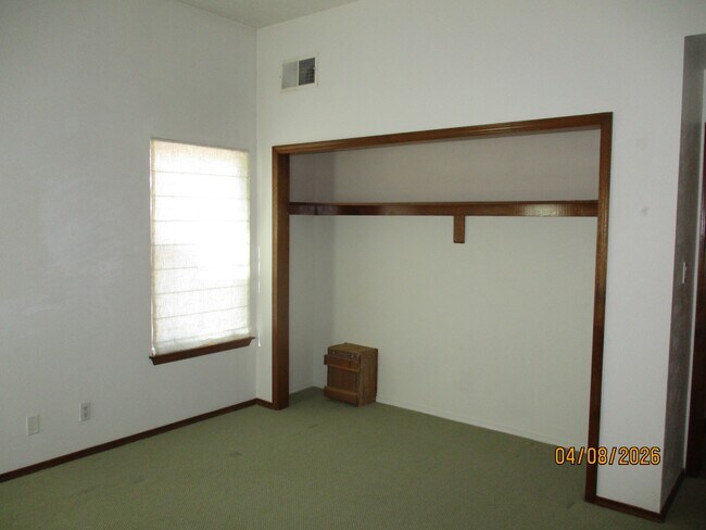 Building Photo - 10409 Camino Del Oso NE