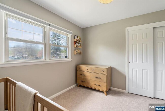 Building Photo - 542 Nagle St