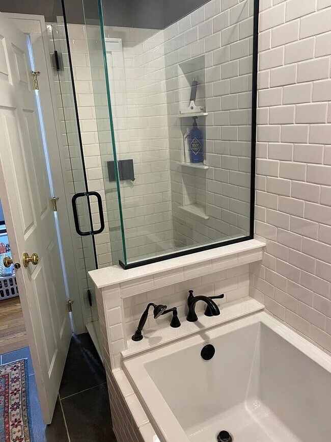 Building Photo - Spacious Downtown Indy Townhouse with Char...