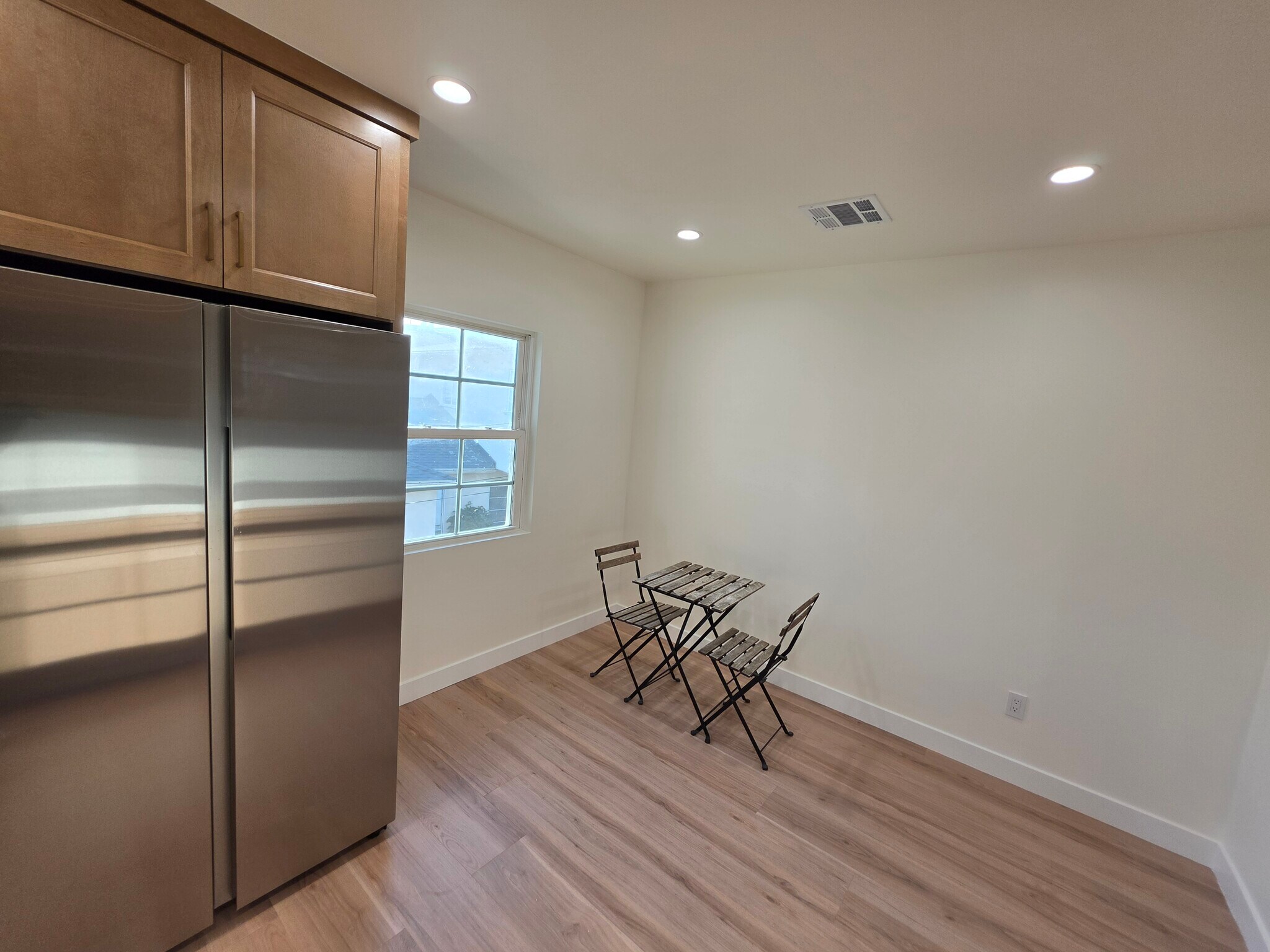 Building Photo - 2913 W Riverside Dr
