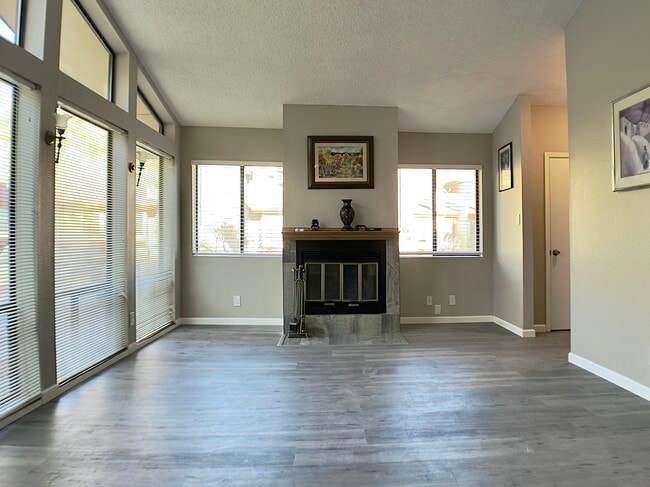 Building Photo - 215 Canyon Terrace Dr