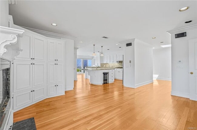 Building Photo - 117 Pso De Granada