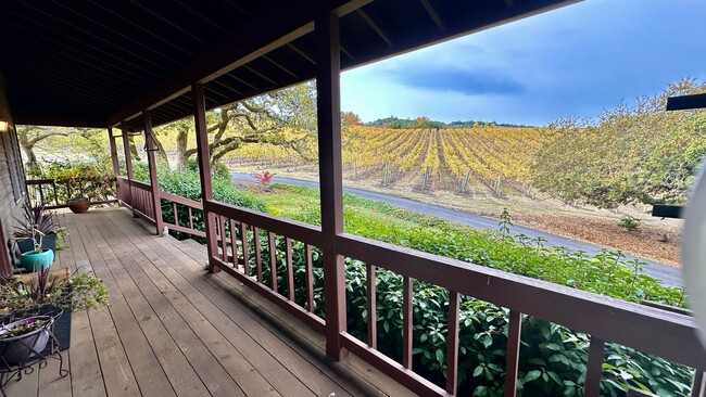 Building Photo - Beautiful 3bd/3ba Home With Vineyard Views!