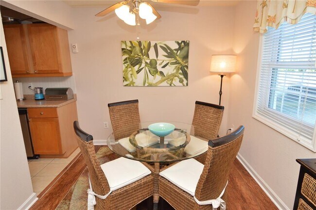Building Photo - 3889 Pompano Dr SE