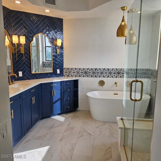 Building Photo - 7040 Pelican Bay Blvd