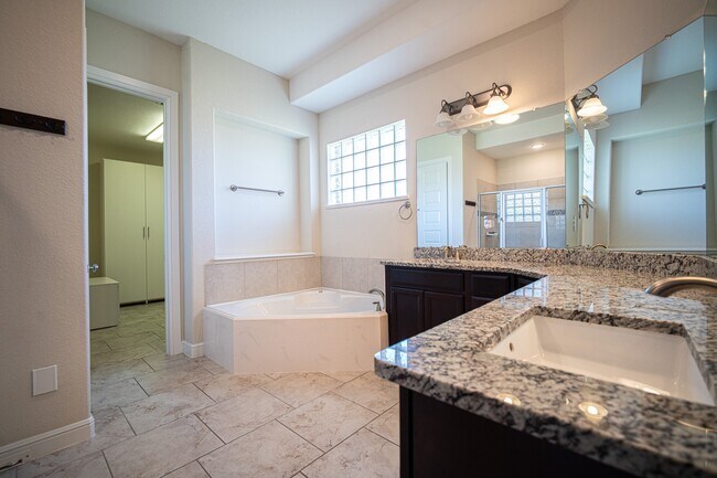 Building Photo - 5802 Caper Shores Ln