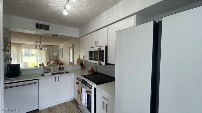 Building Photo - 267 Quail Forest Blvd