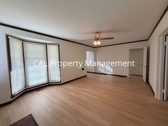 Building Photo - 3 Bed/2 Bath Single Level Home!