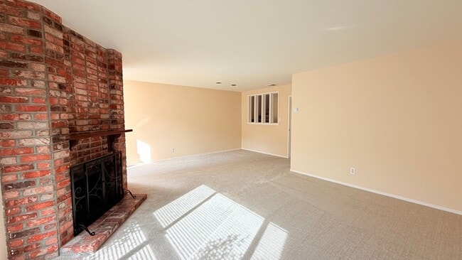 Building Photo - 3169 Santa Cruz Ln