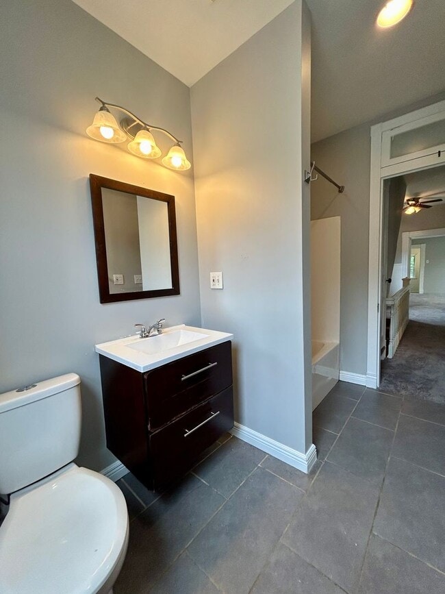 Building Photo - Large 3bd/ 1.5 bath Home w/Attic Room l Sp...