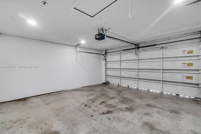 Building Photo - 2590 SE 7th Pl