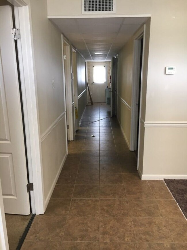 Building Photo - TV23 3br/1.5 bath utilities included (you ...