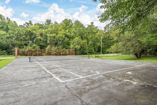 Building Photo - Bolinwood condo available May 1!  ! 3 beds, 2 baths in GREAT location in Chapel Hill!