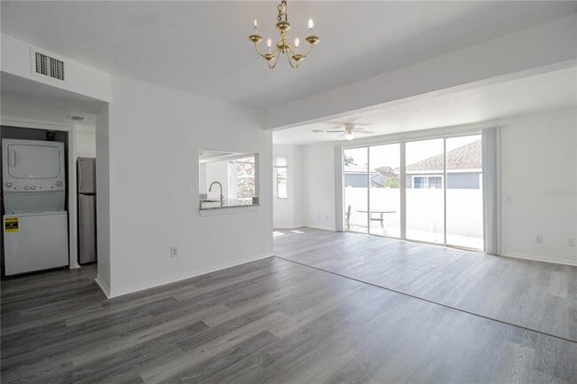 Building Photo - 235 Mango Dr