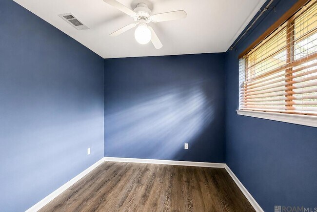 Building Photo - 536 Fountainbleau Dr