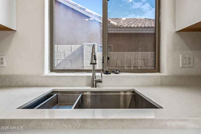 Building Photo - 1704 S 79th Glen