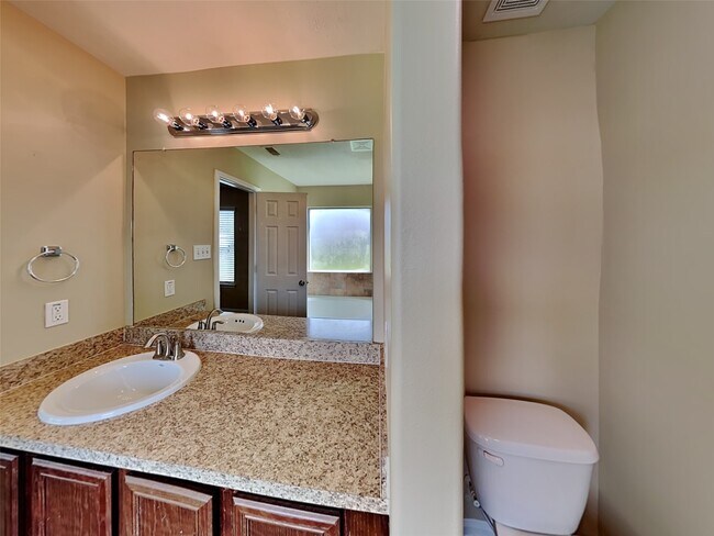 Building Photo - 3930 Hawthorn Glen Ct