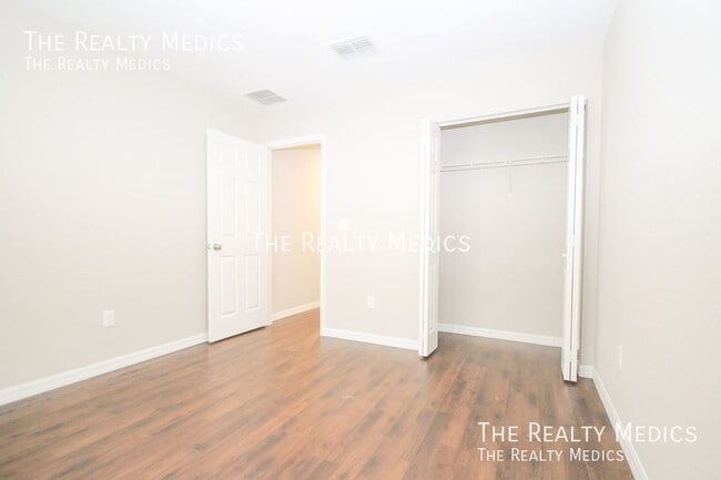 Building Photo - 14 Juniper Way Ln