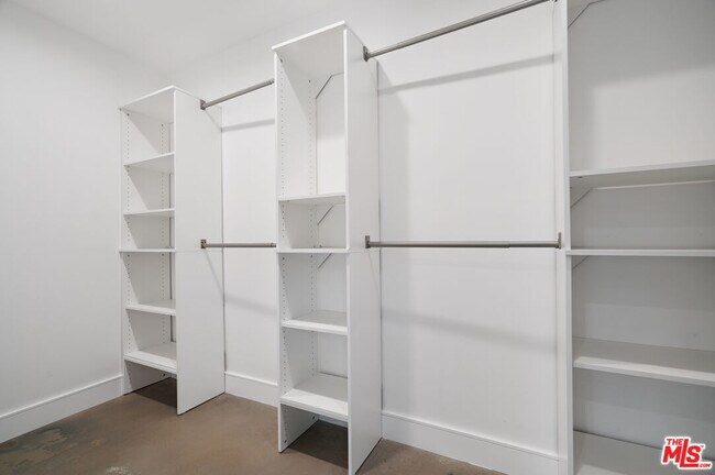 Building Photo - 6236 Sale Ave