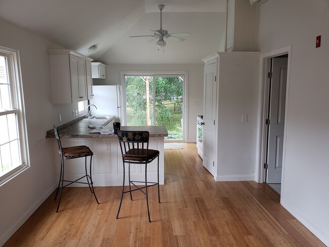 Kitchen - 48 Troy Ave