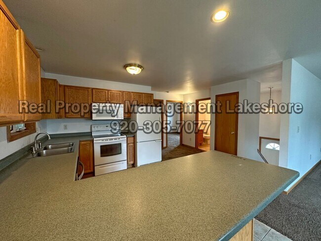 Building Photo - Spacious 5-Bedroom, 2-Bathroom House for Rent