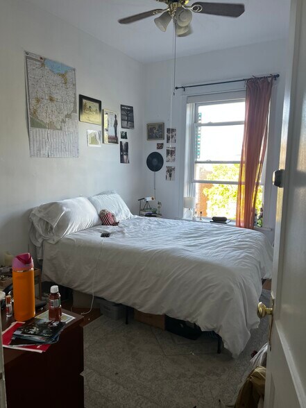 front bedroom - 3704 N Magnolia Ave