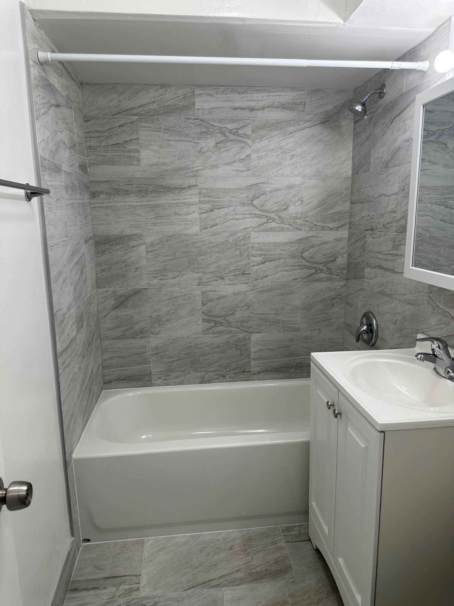 Building Photo - 1400 Carol St