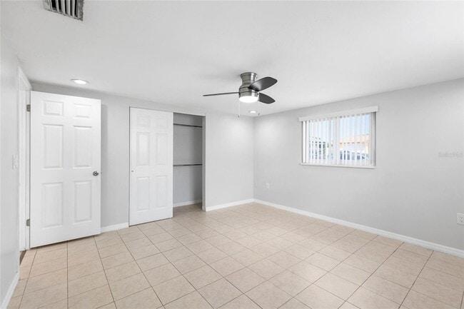 Building Photo - 5648 Saren Dr