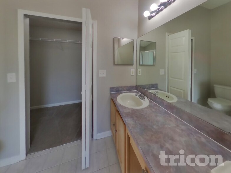 Building Photo - 325 Island View Cir