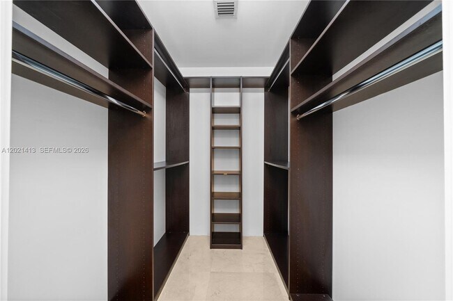 Building Photo - 16275 Collins Ave