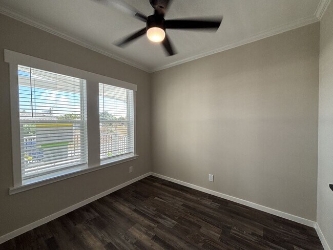 Building Photo - 6909 41st Ave N